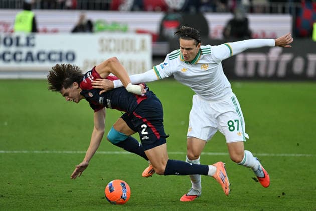 Roma s Daniele Ghilardi in action during the Serie A soccer match between Cagliari Calcio and Roma at the Unipol Domus in Cagliari, Sardinia - Sunday, 7 december 2025. - Soccer  Copyright: xGianlucaxZuddas LaPressex