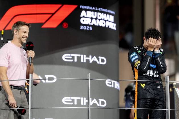 ABU DHABI Lando Norris (McLaren) celebrates his world title on the podium at the Yas Marina Circuit after the Abu Dhabi Grand Prix. Jenson Button (left). ANP SANDER KONING xVIxANPxSportx xxANPxIVx 544189388 originalFilename: 544189388.jpg