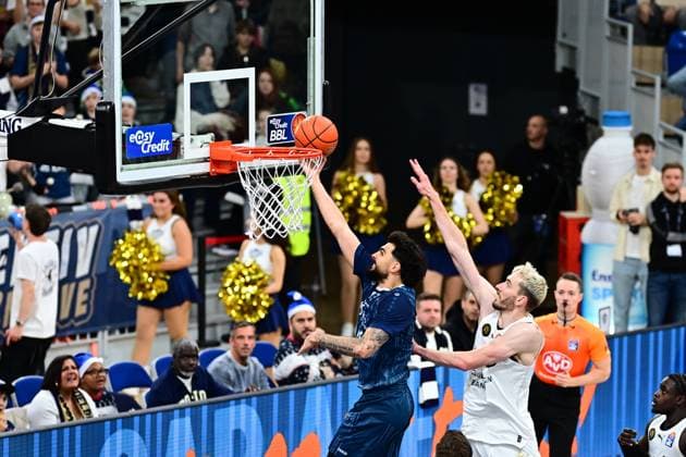 RECORD DATE NOT STATED Spielaktion mit Marcel Keßen (15; MLP Academics Heidelberg) und Barra Njie (13; Basketball Löwen Braunschweig) Marcel Keßen (15; MLP Academics Heidelberg) und Barra Njie (13; Basketball Löwen Braunschweig) in Aktion Copyright: xMichaelxGelhardtx