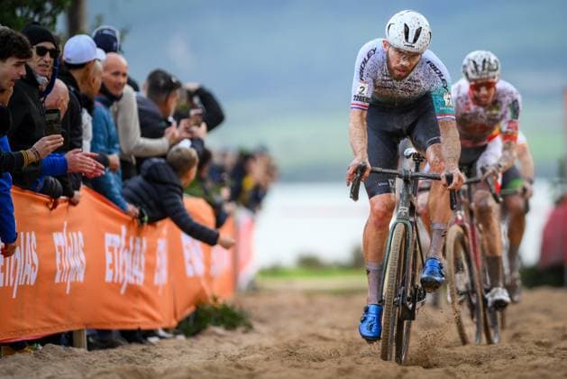 Dutch Joris Nieuwenhuis pictured in action during the men s elite race of the Cyclocross World Cup, in Terralba, Sardinia, Italy, Sunday 07 December 2025, stage 3 (out of 12) in the World Cup of the 2026-2027 season. DAVIDxPINTENS  x147208712x