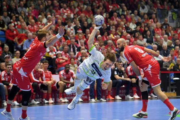 Justin Mueller (HSG Wetzlar 25) (beim Wurf), Uladsislau Kulesch (MT Melsungen 20) (L), Adrian Sipos (MT Melsungen 8) , GER, MT Melsungen - HSG Wetzlar, Handball, 1. Bundesliga, 15. Spieltag, Saison 2025 2026, 07.12.2025, GER, MT Melsungen - HSG Wetzlar, Handball, 1. Bundesliga, 15. Spieltag, Saison 2025 2026, 07.12.2025 Kassel Copyright: xEibner-Pressefotox xRolandxSippelx EP_RSL