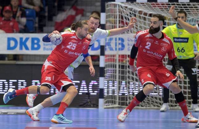 Olle Forsell Schefvert (MT Melsungen 25) (am Ball), Nikola Grahovac (HSG Wetzlar 2) , GER, MT Melsungen - HSG Wetzlar, Handball, 1. Bundesliga, 15. Spieltag, Saison 2025 2026, 07.12.2025, GER, MT Melsungen - HSG Wetzlar, Handball, 1. Bundesliga, 15. Spieltag, Saison 2025 2026, 07.12.2025 Kassel Copyright: xEibner-Pressefotox xRolandxSippelx EP_RSL