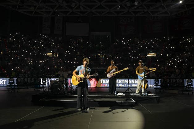Zartmann (deutscher Saenger) und Band bei Music meets Basketball im BMW Park nach dem Spiel, GER, FC Bayern Basketball vs. SYNTAINICS MBC, Basketball, easycredit Basketball Bundesliga, 9. Spieltag, Saison 2025 2026, 07.12.2025, GER, FC Bayern Basketball vs. SYNTAINICS MBC, Basketball, easycredit Basketball Bundesliga, 9. Spieltag, Saison 2025 2026, 07.12.2025 Muenchen Copyright: xEibner-Pressefoto JennixMaulx EP_JML