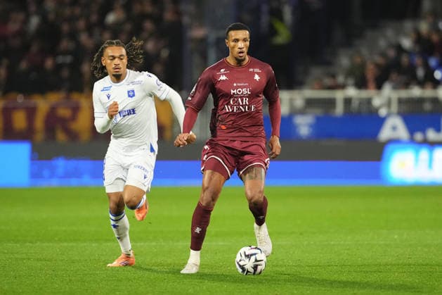 AJ Auxerre v FC Metz - Ligue 1 McDonald s 2025 2026 09 Sekou MARA (aja) - 05 Jean-Philippe GBAMIN (fcm) during the Ligue 1 McDonald s match between Auxerre and Metz at Stade Abbe Deschamps on December 7, 2025 in Auxerre, France. Auxerre France  Copyright: xFEPx 776348221