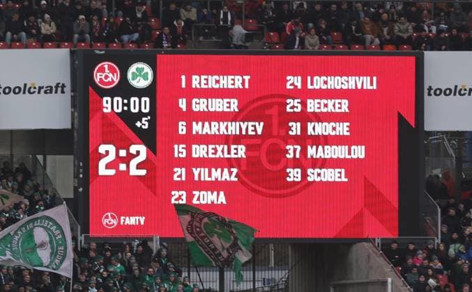 07.12.2025 - Fussball - Saison 2025 2026 - 2. Fussball - Bundesliga - 15. Spieltag: 1. FC Nürnberg FCN ( Club ) - SpVgg Greuther Fürth ( Kleeblatt ) Derby Frankenderby - Sportfoto Zink DaMa - xdaxmax - DFL regulations prohibit any use of photographs as image sequences and or quasi-video - only for editorial use - Symbolbild Symbolfoto Feature Impression - Anzeigentafel mit Endstand 2:2