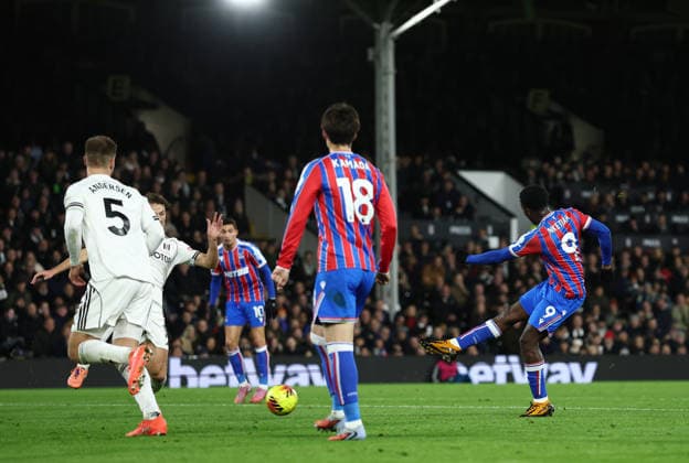 London, England, 7th December 2025. Eddie Nketiah of Crystal Palace (r) scores the first goal during the Fulham vs Crystal Palace Premier League match at Craven Cottage, London. Picture credit should read: David Klein Sportimage EDITORIAL USE ONLY. No use with unauthorised audio, video, data, fixture lists, club league logos or live services. Online in-match use limited to 120 images, no video emulation. No use in betting, games or single club league player publications. SPI_020_DK_Fulham_Palace SPI-4355-0017