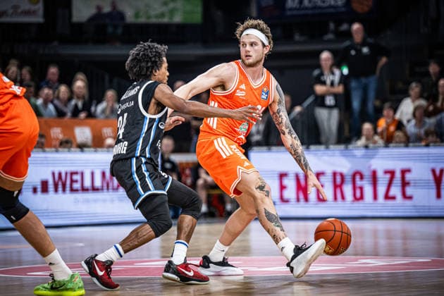 1. Basketball Bundesliga, easyCredit BBL, Saison 2025 2026, Herren, Hauptrunde, 9. Spieltag, 07.12.2025, RASTA Vechta - Veolia Hamburg Towers Booker Coplin ( 30 - RASTA Vechta) in Aktion Vechta RASTA Dome Niedersachsen Deutschland