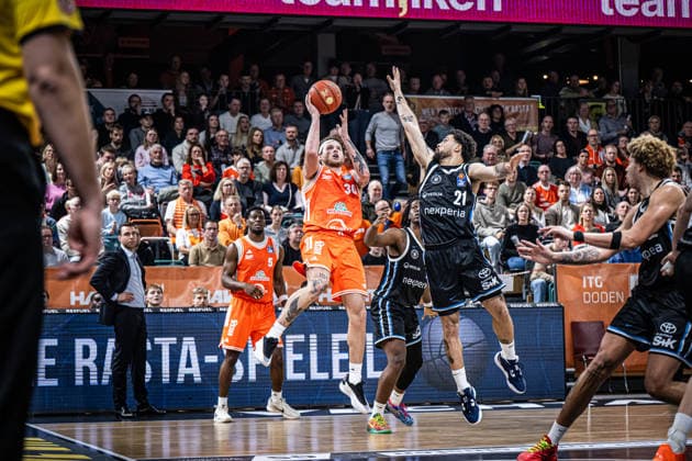 1. Basketball Bundesliga, easyCredit BBL, Saison 2025 2026, Herren, Hauptrunde, 9. Spieltag, 07.12.2025, RASTA Vechta - Veolia Hamburg Towers Booker Coplin ( 30 - RASTA Vechta) in Aktion Vechta RASTA Dome Niedersachsen Deutschland