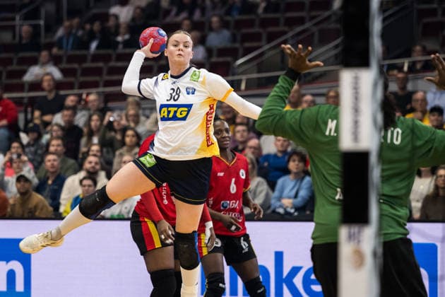 251207 Elin Hansson of Sweden during the 2025 IHF Women™s World Championship, WM, Weltmeisterschaft handball match between Angola and Sweden on December 7, 2025 in Dortmund. Photo: Emma Wallskog BILDBYRAN COP 320 EW0607 handball handboll handball handboll handball bbeng vm handball-vm handbolls-vm ihf handball world championship world handball championship 2025 world championship 2025 angola sverige sweden dam bbeng bbauto sverige sweden Copyright: EMMAxWALLSKOG BB251207EW006