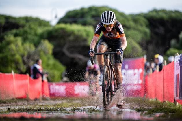 Belgian Julie Brouwers pictured in action during the women s elite race of the Cyclocross World Cup, in Terralba, Sardinia, Italy, Sunday 07 December 2025, stage 3 (out of 12) in the World Cup of the 2026-2027 season. DAVIDxPINTENS  x147215424x