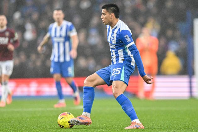 Brighton & Hove Albion v West Ham United - Premier League Diego Gomez of Brighton & Hove Albion controls the ball during the Premier League match between Brighton & Hove Albion and Aston Villa at the American Express Community Stadium in Brighton and Hove, on December 7, 2025. Brighton and Hove East Sussex United Kingdom  Copyright: xMIxNewsx originalFilename:fletcher-brighton251207_npKGo.jpg