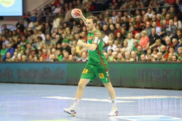 07.12.2025, xgox, Handball - Daikin HBL SC Magdeburg - FRISCH AUF! Göppingen emspor, v.l. Felix Claar (Magdeburg, 7) am Ball, plays the ball Magdeburg