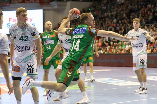 07.12.2025, xgox, Handball - Daikin HBL SC Magdeburg - FRISCH AUF! Göppingen emspor, v.l. Omar Ingi Magnusson (Magdeburg, 14) wirft Tor, Torschuetze, erzielt Tor, Treffer, scores the goal Magdeburg