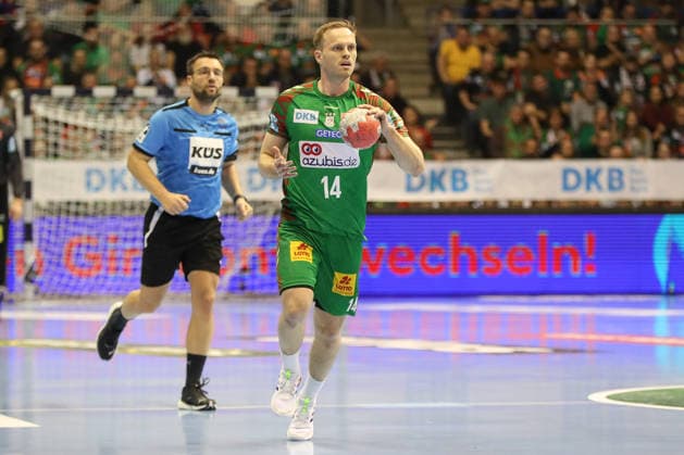 07.12.2025, xgox, Handball - Daikin HBL SC Magdeburg - FRISCH AUF! Göppingen emspor, v.l. Omar Ingi Magnusson (Magdeburg, 14) am Ball, plays the ball Magdeburg