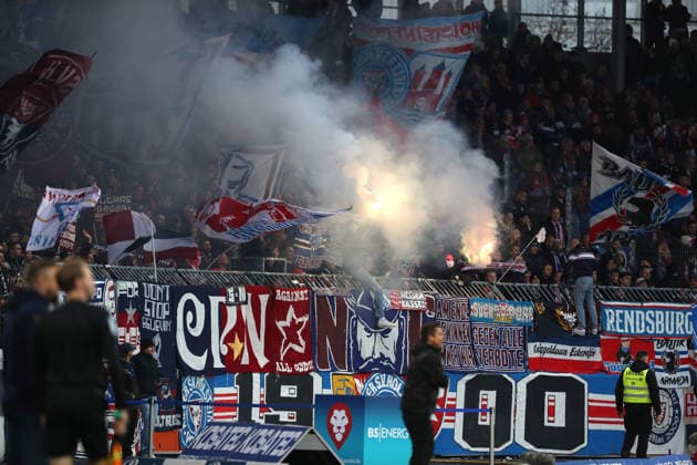 Braunschweig vs.Kiel, 2. BL Braunschweig, 07.12.2025, FUßBALL - Eintracht Braunschweig vs. Holstein Kiel, 2. BL, Saison 2025 26. Holstein Kile Fanblock Braunschweig