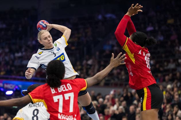 251207 Nina Koppang of Sweden during the 2025 IHF Women™s World Championship, WM, Weltmeisterschaft handball match between Angola and Sweden on December 7, 2025 in Dortmund. Photo: Emma Wallskog BILDBYRAN COP 320 EW0607 handball handboll handball handboll handball bbeng vm handball-vm handbolls-vm ihf handball world championship world handball championship 2025 world championship 2025 angola sverige sweden dam bbeng bbauto sverige sweden Copyright: EMMAxWALLSKOG BB251207EW021