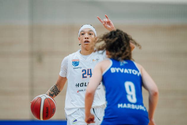 BB-1BL Damen Syntainics MBC Lions - BC Pharmaserv Marburg Liz Smith (GISA Lions MBC), Marianna Byvatov (BC Pharmaserv Marburg) waehrend der Saison 2025-2026 in der DBBL Toyota Bundesliga Syntainics MBC Lions und BC Pharmaserv Marburg in der SWH Arena am 7. December 2025 in Halle Saale, Sachsen Anhalt, Deutschland