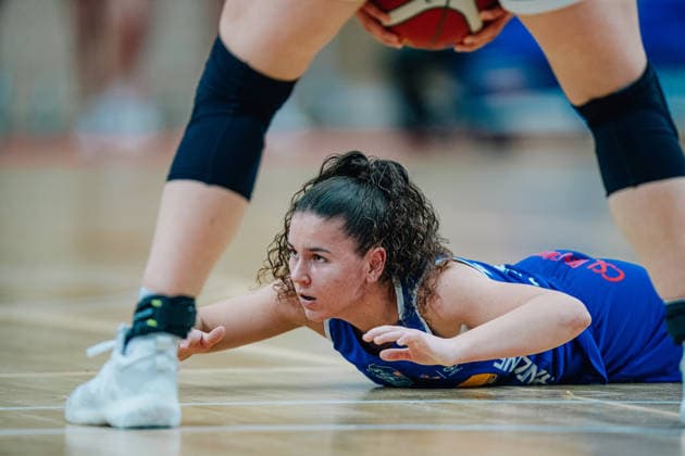 BB-1BL Damen Syntainics MBC Lions - BC Pharmaserv Marburg Marianna Byvatov (BC Pharmaserv Marburg) am Boden und frustriert waehrend der Saison 2025-2026 in der DBBL Toyota Bundesliga Syntainics MBC Lions und BC Pharmaserv Marburg in der SWH Arena am 7. December 2025 in Halle Saale, Sachsen Anhalt, Deutschland