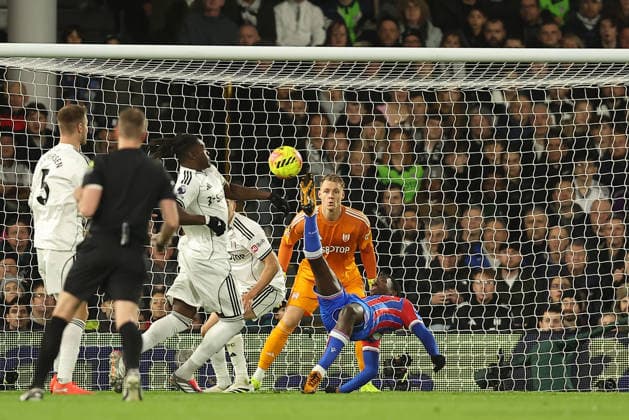 7th December 2025; Craven Cottage, Fulham, London, England; Premier League Football, Fulham versus Crystal Palace; Eddie Nketiah of Crystal Palace chests the ball down for an attempted overhead kick  KatiexChan