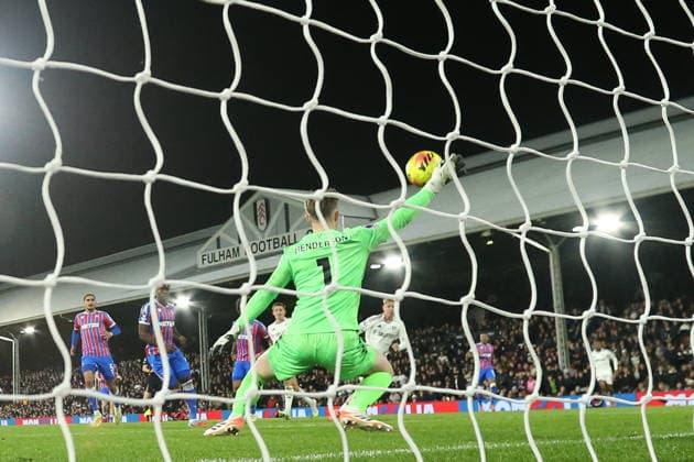 7th December 2025; Craven Cottage, Fulham, London, England; Premier League Football, Fulham versus Crystal Palace; goalkeeper Dean Henderson of Crystal Palace makes a reaction save from Emile Smith Rowe of Fulham  KatiexChan