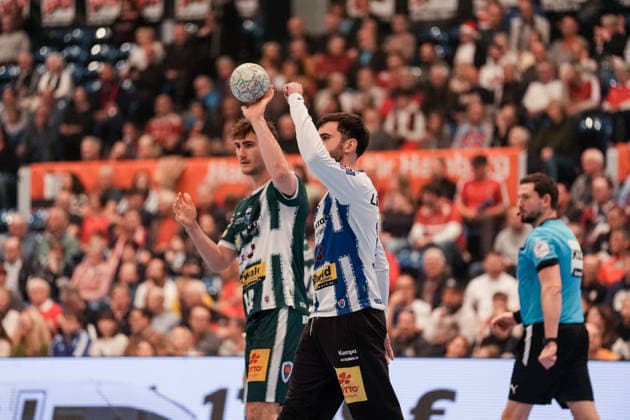 Deutschland: Handball-Bundesliga, DAIKIN HBL 2025 26, 15. Spieltag Handball Verein Hamburg vs ThSV Eisenach Sporthalle Hamburg (Hamburg): Stephan Seitz (ThSV Eisenach, 44), Matija Spikic (ThSV Eisenach, 1) Copyright: xStefanxTrochax