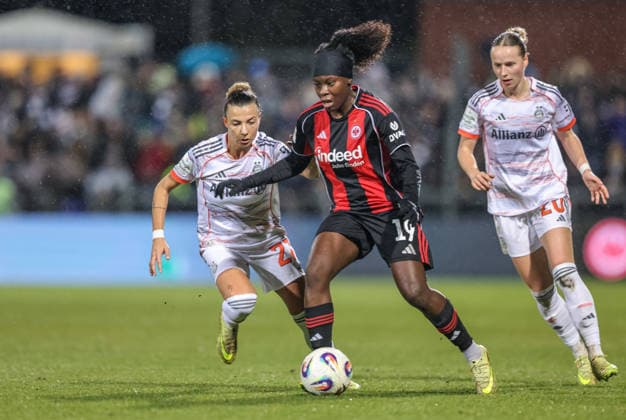 GER, Frankfurt, Eintracht Frankfurt vs FC Bayern München, Google Pixel Bundesliga, Fussball, DFB, Spielzeit 2025 2026, Stadion am Brentanobad, 12. Spieltag im Bild v.l.: Arianna Caruso (Bayern München 27), Nicole Anyomi (Eintracht Frankfurt 19) DFB DFL REGULATIONS PROHIBIT ANY USE OF PHOTOGRAPHS AS IMAGE SEQUENCES AND OR QUASI-VIDEO, 07.12.2026 Copyright: HMBxMedia HendrikxHamelau