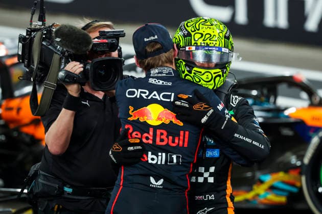 F1 - ABU DHABI GRAND PRIX 2025 NORRIS Lando (gbr), McLaren F1 Team MCL39, portrait celebrating his 1st F1 World Title with VERSTAPPEN Max (ned), Red Bull Racing RB21, portrait during the 2025 Formula 1 Abu Dhabi Grand Prix, 24th round of the 2025 FIA Formula One World Championship, WM, Weltmeisterschaft from December 05 to 07, 2025 on the Yas Marina Circuit, in Abu Dhabi, United Arab Emirates - Abu DhabiUnited Arab Emirates  Copyright: xFLORENTxGOODENx