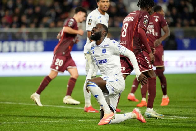 AJ Auxerre v FC Metz - Ligue 1 McDonald s 2025 2026 10 Lassine SINAYOKO (aja) during the Ligue 1 McDonald s match between Auxerre and Metz at Stade Abbe Deschamps on December 7, 2025 in Auxerre, France. Auxerre France  Copyright: xFEPx 776348221