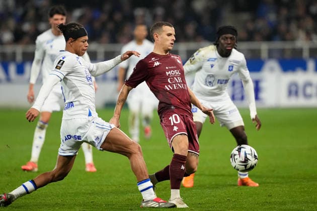 AJ Auxerre v FC Metz - Ligue 1 McDonald s 2025 2026 05 Kevin DANOIS (aja) - 10 Gauthier HEIN (fcm) during the Ligue 1 McDonald s match between Auxerre and Metz at Stade Abbe Deschamps on December 7, 2025 in Auxerre, France. Auxerre France  Copyright: xFEPx 776348221