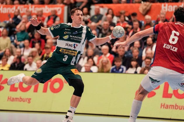 Deutschland: Handball-Bundesliga, DAIKIN HBL 2025 26, 15. Spieltag Handball Verein Hamburg vs ThSV Eisenach Sporthalle Hamburg (Hamburg): Elias Kofler (HSV Hamburg, 6), Oskar Joelsson (ThSV Eisenach, 3) Copyright: xStefanxTrochax