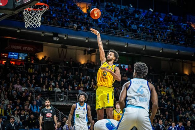 Basketball Berlin 07.12.2025 Saison 2025 2026 EasyCredit BBL 1. Bundesliga Männer, Herren Alba Berlin - Skyliners Norris Agbakoko (Alba Berlin, No.17)