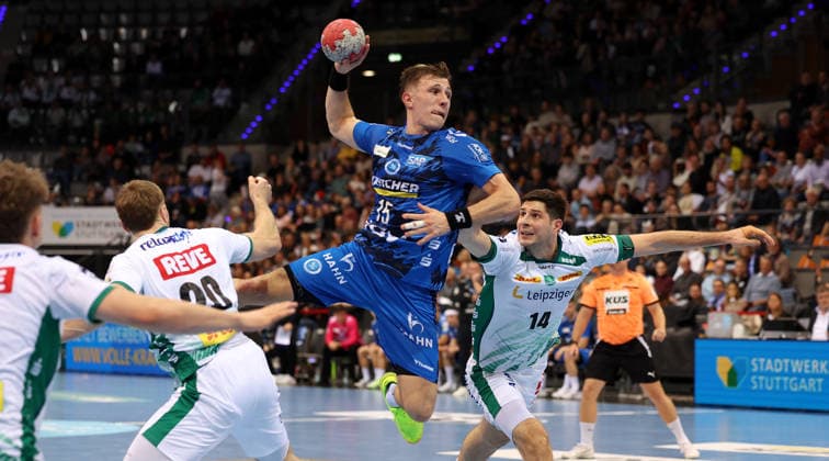 BAU 07.12.2025 Stuttgart Handball TVB Stuttgart vs. SC DHfK Leipzig, v.l. Simone Mengon (TVB), Marko Mamic (Leipzig,rechts)