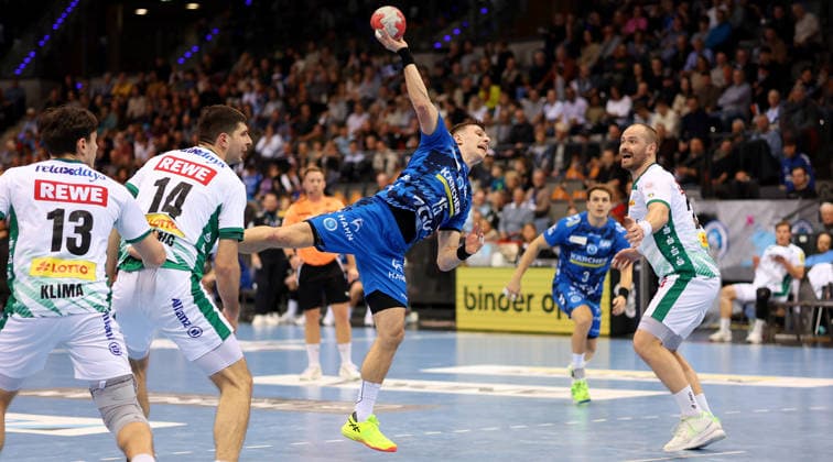 BAU 07.12.2025 Stuttgart Handball TVB Stuttgart vs. SC DHfK Leipzig, Simone Mengon (TVB, am Ball)