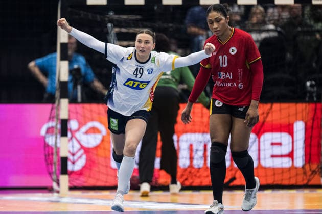 251207 Olivia Löfqvist of Sweden celebrates during the 2025 IHF Women™s World Championship, WM, Weltmeisterschaft handball match between Angola and Sweden on December 7, 2025 in Dortmund. Photo: Emma Wallskog BILDBYRAN COP 320 EW0607 handball handboll handball bbeng vm handball-vm handbolls-vm ihf handball world championship world handball championship 2025 world championship 2025 angola sverige sweden dam bbauto jubel Copyright: EMMAxWALLSKOG BB251207EW044