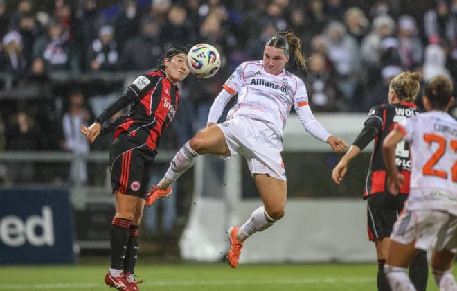 GER, Frankfurt, Eintracht Frankfurt vs FC Bayern München, Google Pixel Bundesliga, Fussball, DFB, Spielzeit 2025 2026, Stadion am Brentanobad, 12. Spieltag im Bild v.l.: Remina Chiba (Eintracht Frankfurt 15), Vanessa Gilles (Bayern München 2), Zweikampf, Kopfballduell DFB DFL REGULATIONS PROHIBIT ANY USE OF PHOTOGRAPHS AS IMAGE SEQUENCES AND OR QUASI-VIDEO, 07.12.2026 Copyright: HMBxMedia HendrikxHamelau