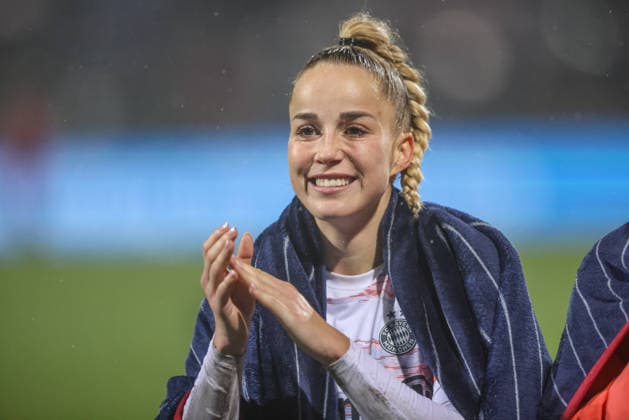 GER, Frankfurt, Eintracht Frankfurt vs FC Bayern München, Google Pixel Bundesliga, Fussball, DFB, Spielzeit 2025 2026, Stadion am Brentanobad, 12. Spieltag im Bild: 5:0 gewinn FC Bayern München Frauen nach Toren gegen Eintracht Frankfurt, Freude und Emotionen. Giulia Gwinn (Bayern München 7) DFB DFL REGULATIONS PROHIBIT ANY USE OF PHOTOGRAPHS AS IMAGE SEQUENCES AND OR QUASI-VIDEO, 07.12.2026 Copyright: HMBxMedia HendrikxHamelau