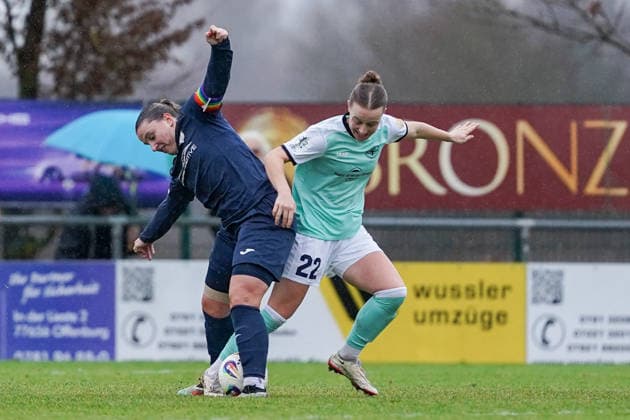 07.12.2025, Fußball, 2. Frauen-Bundesliga, 2025 2026, 12. Spieltag, SC Sand - SG 99 Andernach Julia Matuschewski (10 Sand) und Zoe Brückel (22 Andernach) im Zweikampf.