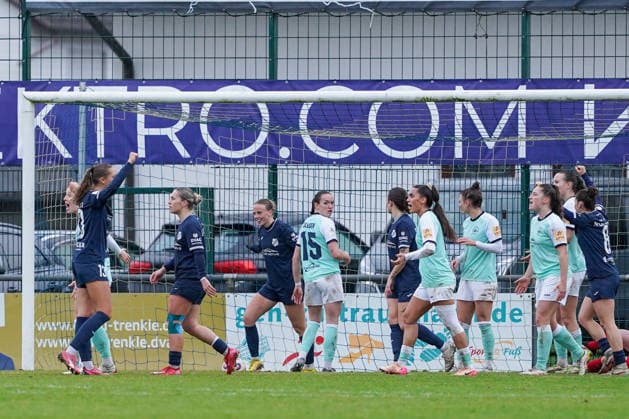 07.12.2025, Fußball, 2. Frauen-Bundesliga, 2025 2026, 12. Spieltag, SC Sand - SG 99 Andernach Freude bei Sands Spielerinnen nach dem nächsten Tor.