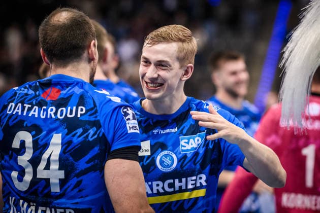 Torben Matzken (TVB Stuttgart, 22) freut sich mit Kai Haefner (TVB Stuttgart, 34), Jubel, Freude, Lachen GER, TVB Stuttgart - SC DHfK Leipzig, DAIKIN HBL, Handball, Bundesliga, 15. Spieltag, Spielzeit 2025 2026, 07.12.2025 GER, TVB Stuttgart - SC DHfK Leipzig, DAIKIN HBL, Handball, Bundesliga, 15. Spieltag, Spielzeit 2025 2026, 07.12.2025 Stuttgart Copyright: xSandyxDinkelackerx EP_SDR