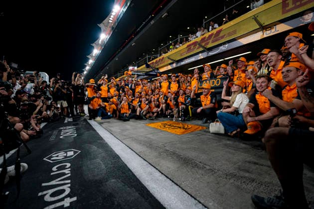 December 7, 2025, Abu Dhabi, United Arab Emirates: British driver LANDO NORRIS (McLaren F1 Team) celebrates with his team after claiming the 2025 FIA Formula 1 World Championship, WM, Weltmeisterschaft at Yas Marina Circuit in Abu Dhabi, United Arab Emirates. Abu Dhabi United Arab Emirates - ZUMAg147 20251207_fap_g147_069 Copyright: xJamesxGasperottix