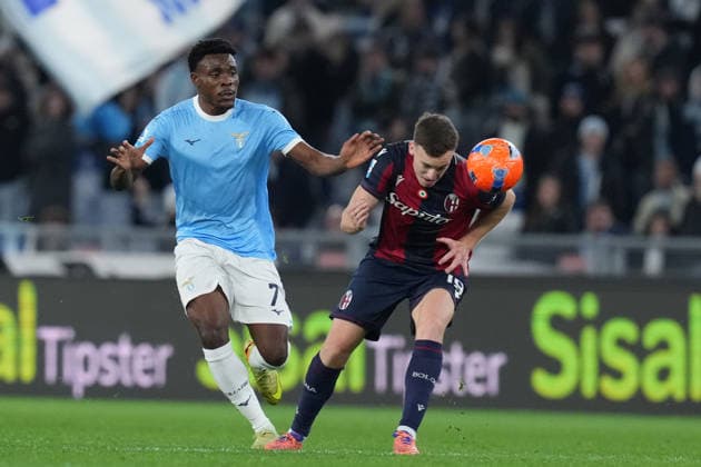Bologna s Lewis Ferguson Lazio™s Fisayo Dele-Bashiru during the Serie A EniLive soccer match between Lazio and Bologna at the Rome s Olympic stadium, Italy - Sunday December 7, 2025 - Soccer ( Photo by Alfredo Falcone LaPresse )  Copyright: xAlfredoxFalcone LaPressex