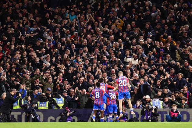Fulham v Crystal Palace 07 December 2025, London - Premier League Football - Fulham v Crystal Palace - Crystal Palace fans celebrate their second goal - Photo: Jacques Feeney Offside. London UK Copyright: xJacquesxFeeneyx xOffsidexOffside