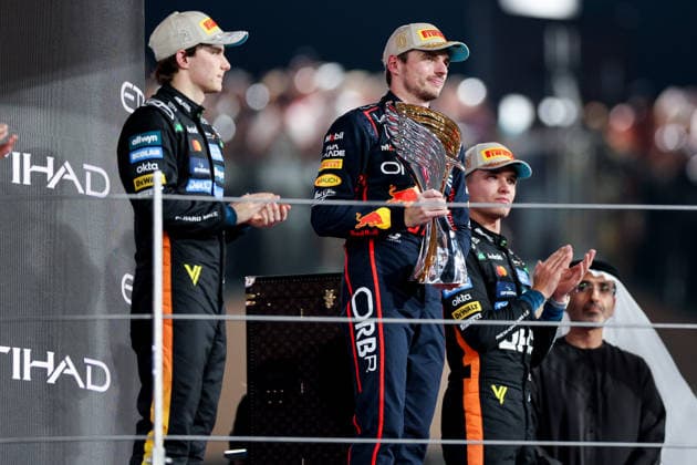 Max Verstappen of the Netherlands and Oracle Red Bull Racing , Race, F1 Grand Prix of Abu Dhabi, am 07. December 2025 in Abu Dhabi, United Arab Emirates. (Foto von Diogo Cardoso DeFodi Images) Max Verstappen of the Netherlands and Oracle Red Bull Racing , Race, F1 Grand Prix of Abu Dhabi, Yas Marina Circuit on December 7, 2025 in Abu Dhabi, United Arab Emirates. (Photo by Diogo Cardoso DeFodi Images)