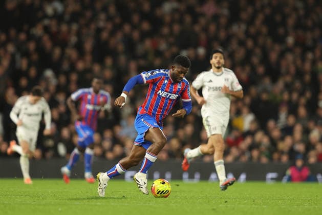 7th December 2025; Craven Cottage, Fulham, London, England; Premier League Football, Fulham versus Crystal Palace; Jefferson Lerma of Crystal Palace dribbles the ball  KatiexChan