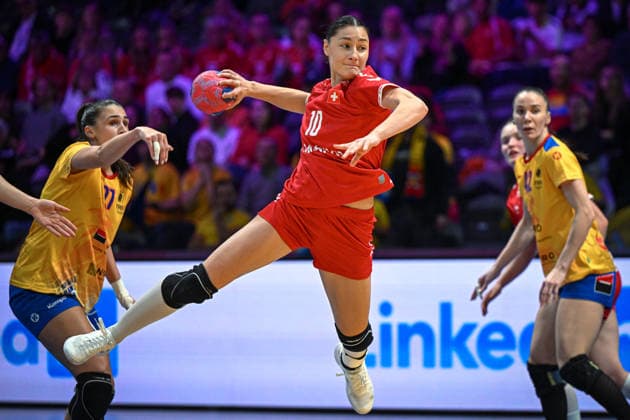 Niederlande, Handball, Weltmeisterschaft der Frauen 2025, Schweiz vs Rumänien, 07.12.2025, Ahoy Arena, Rotterdam, Niederlande, Daphne Gautschi (Schweiz, 10) im Sprungwurf Copyright: xMarkusxVerwimpx