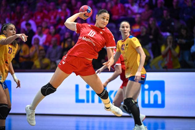 Niederlande, Handball, Weltmeisterschaft der Frauen 2025, Schweiz vs Rumänien, 07.12.2025, Ahoy Arena, Rotterdam, Niederlande, Daphne Gautschi (Schweiz, 10) im Sprungwurf Copyright: xMarkusxVerwimpx