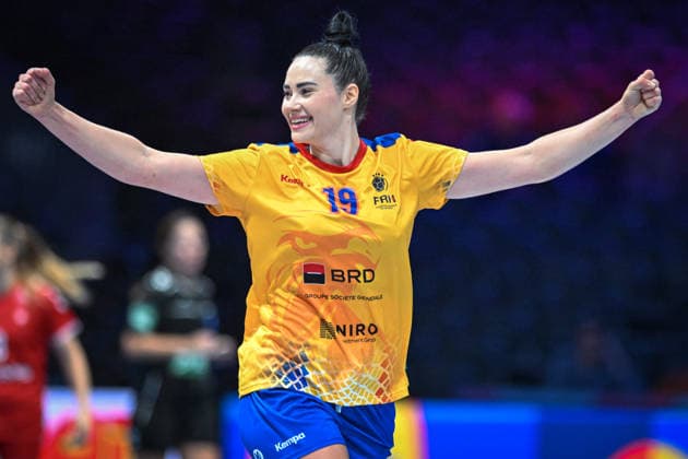 Niederlande, Handball, Weltmeisterschaft der Frauen 2025, Schweiz vs Rumänien, 07.12.2025, Ahoy Arena, Rotterdam, Niederlande, Maryia Skrobic (Rumänien, 19) jubelt über ein Tor Copyright: xMarkusxVerwimpx