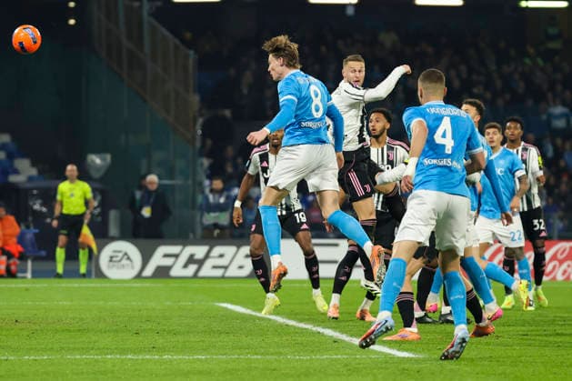 Napoli s Scott McTominay during the Serie A soccer match between Napoli and Juventus at the Diego Armando Maradona Stadium in Naples, southern italy - Saturday , December 07 , 2025. - Soccer .  Copyright: xAlessandroxGarofalo LaPressex
