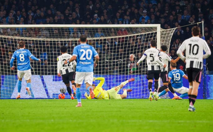 Incontro di calcio campionato serie A - 2025 26 Napoli vs Juventus Goal the Rasmus Hoyland of SSC Napoli During the 2025 26 Italian Serie A football match between SSC Napoli and FC Juventus on December 7, 2025, at the Diego Armando Maradona Stadium in Naples. Pictured: NAPOLI stadio Diego Armando Maradona CAMPANIA ITALIA Copyright: xFABIOxSASSOxFabioxSassox Napoli Juventus2025_12_07Fabio Sasso0924