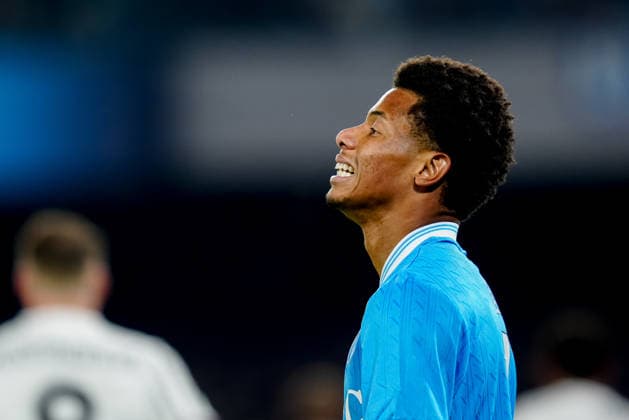 SSC Napoli v Juventus FC - Serie A Enilive David Neres of SSC Napoli looks dejected during the serie Serie A Enilive match between SSC Napoli and Juventus FC at Stadio Diego Armando Maradona on December 7, 2025 in Naples, Italy Naples Stadio Diego Armando Maradona Naples Italy Copyright: xGiuseppexMaffiax 251207_SerieA_Napoli-Juventus_09260